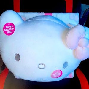 BRAND 🆕 | Hello Kitty by Sanrio Storage Pillow & Plush Throw Set
